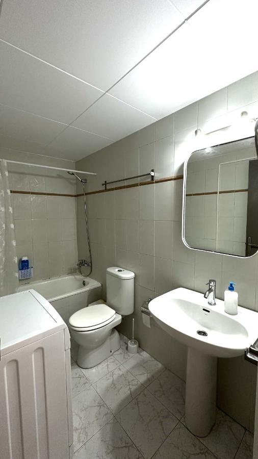 Apartamento De Playa En Santa Margarita. Roses Bagian luar foto
