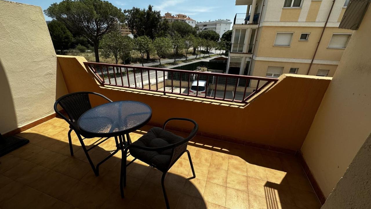 Apartamento De Playa En Santa Margarita. Roses Bagian luar foto
